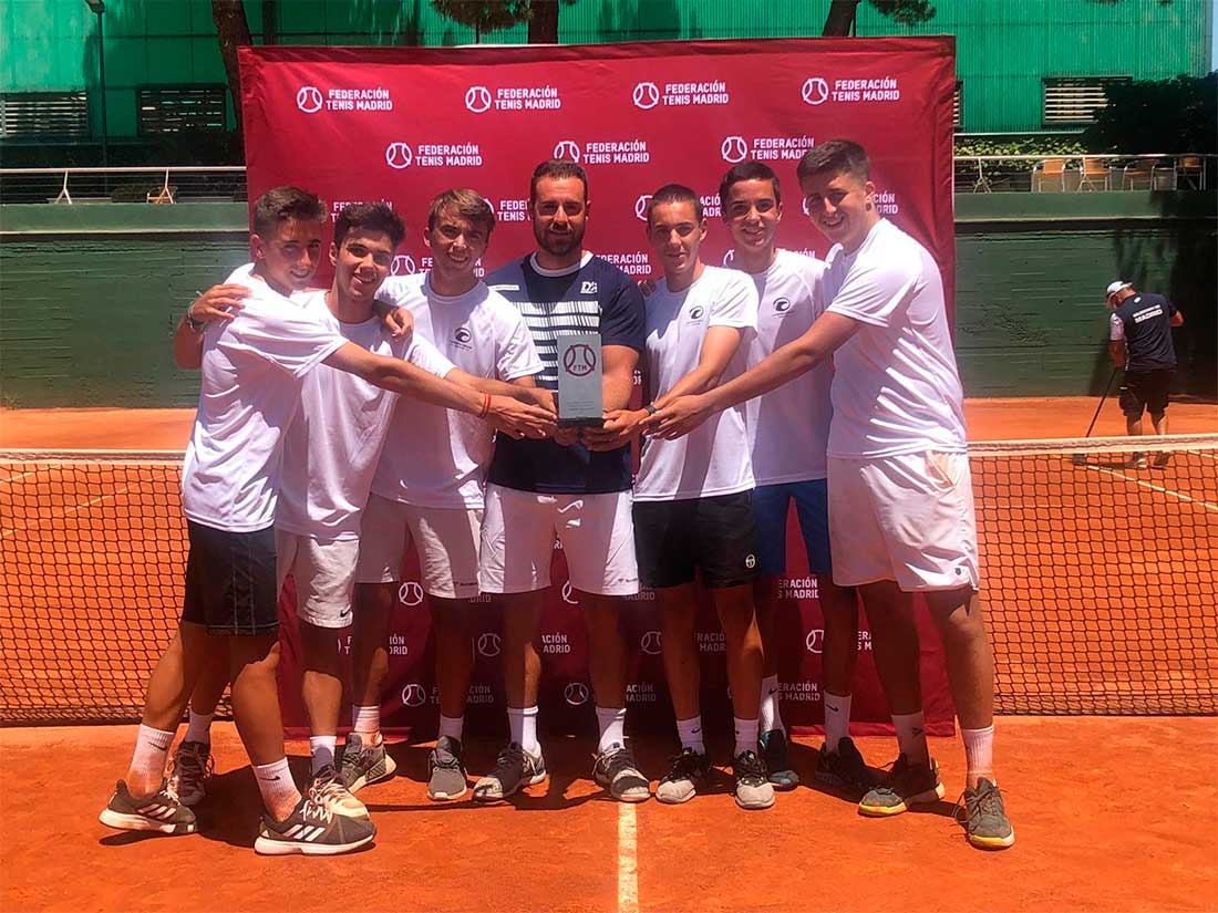 La Escuela de Alto Rendimiento de Tenis de la Universidad Europea gana el campeonato junior #JOBO de Madrid por equipos masculino La Escuela de Alto Rendimiento de Tenis de la Universidad Europea gana el campeonato junior #JOBO de Madrid por equipos masculino