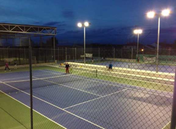 Visita nuestra Escuela de Tenis y Pádel de Navalcarnero