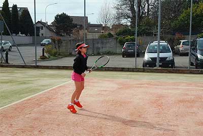 Jordan Julia Alonso Dippenaar, jugadora nº 2 benjamín en Suiza en la Escuela de Alto Rendimiento de Tenis de la UEM.