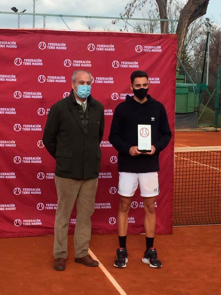 Nuestro alumno, Pablo Masjuan, campeón en el torneo más importante de Madrid. Escuela de Alto Rendimiento de Tenis