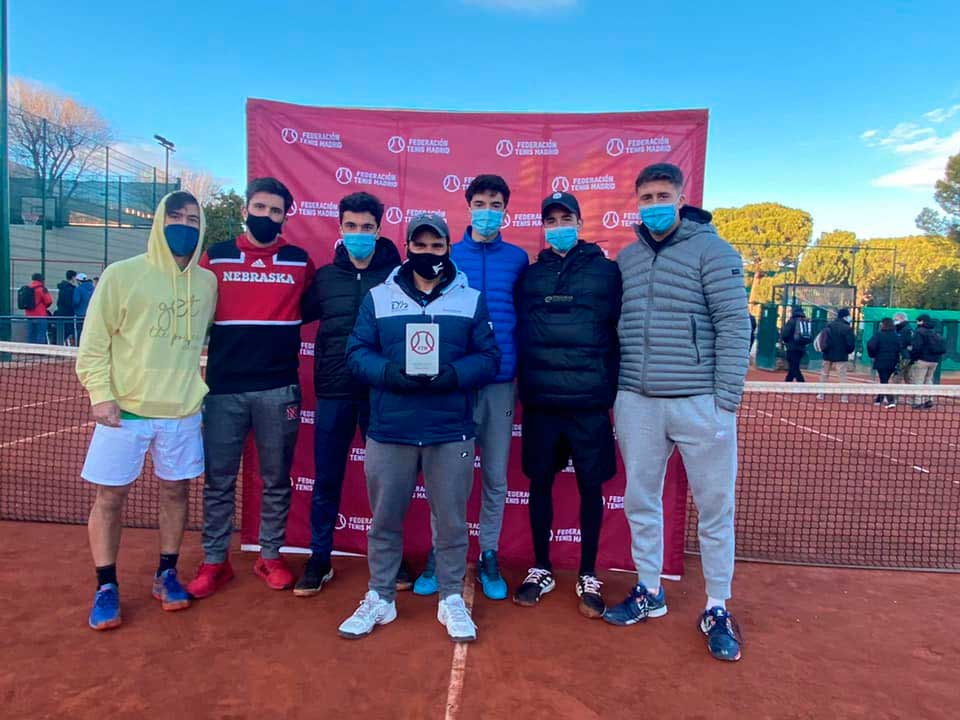 Gran torneo del equipo de Masculino Absoluto de la UE, finalista en el Campeonato de Madrid.. Escuela de Alto Rendimiento de Tenis