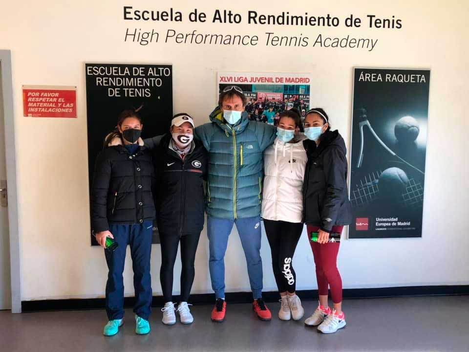 El equipo Femenino Absoluto de la Universidad Europea, semifinalista de Madrid.. Escuela de Alto Rendimiento de Tenis El equipo Femenino Absoluto de la Universidad Europea, semifinalista de Madrid.. Escuela de Alto Rendimiento de Tenis