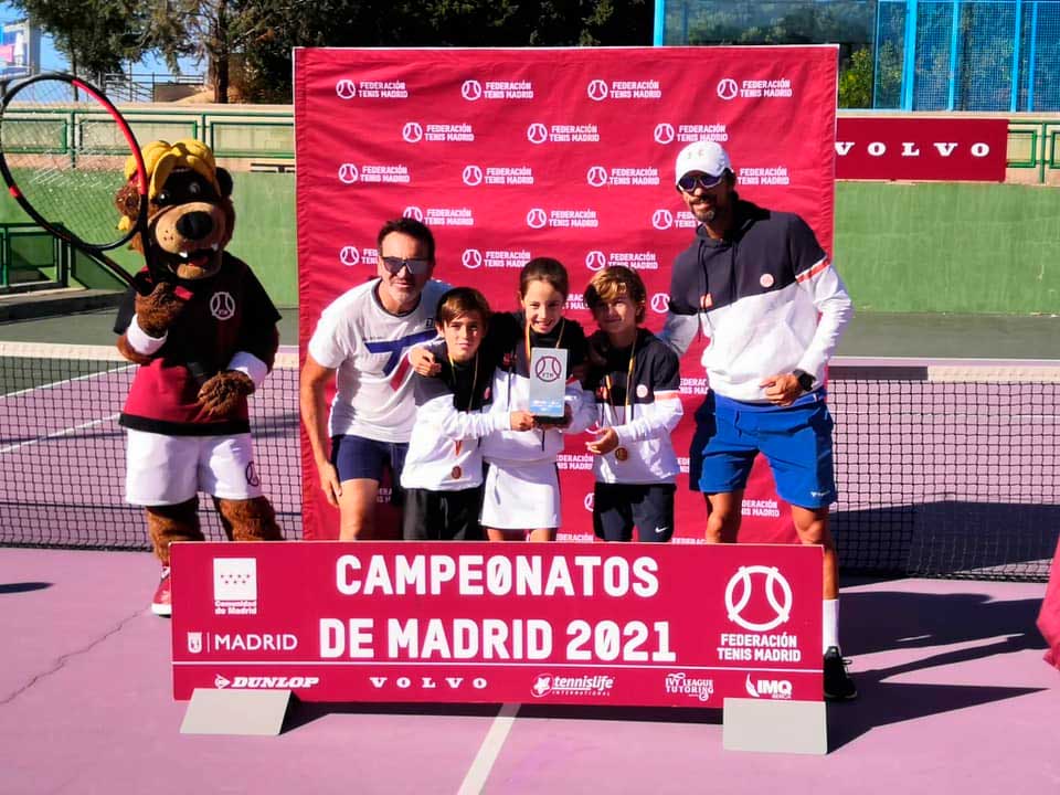 Campeones por Equipos Benjamines de Madrid. Escuela de Alto Rendimiento de Tenis Campeones por Equipos Benjamines de Madrid. Escuela de Alto Rendimiento de Tenis