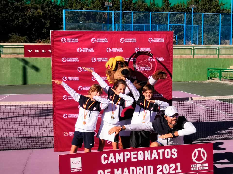 Campeones por Equipos Benjamines de Madrid. Escuela de Alto Rendimiento de Tenis Campeones por Equipos Benjamines de Madrid. Escuela de Alto Rendimiento de Tenis