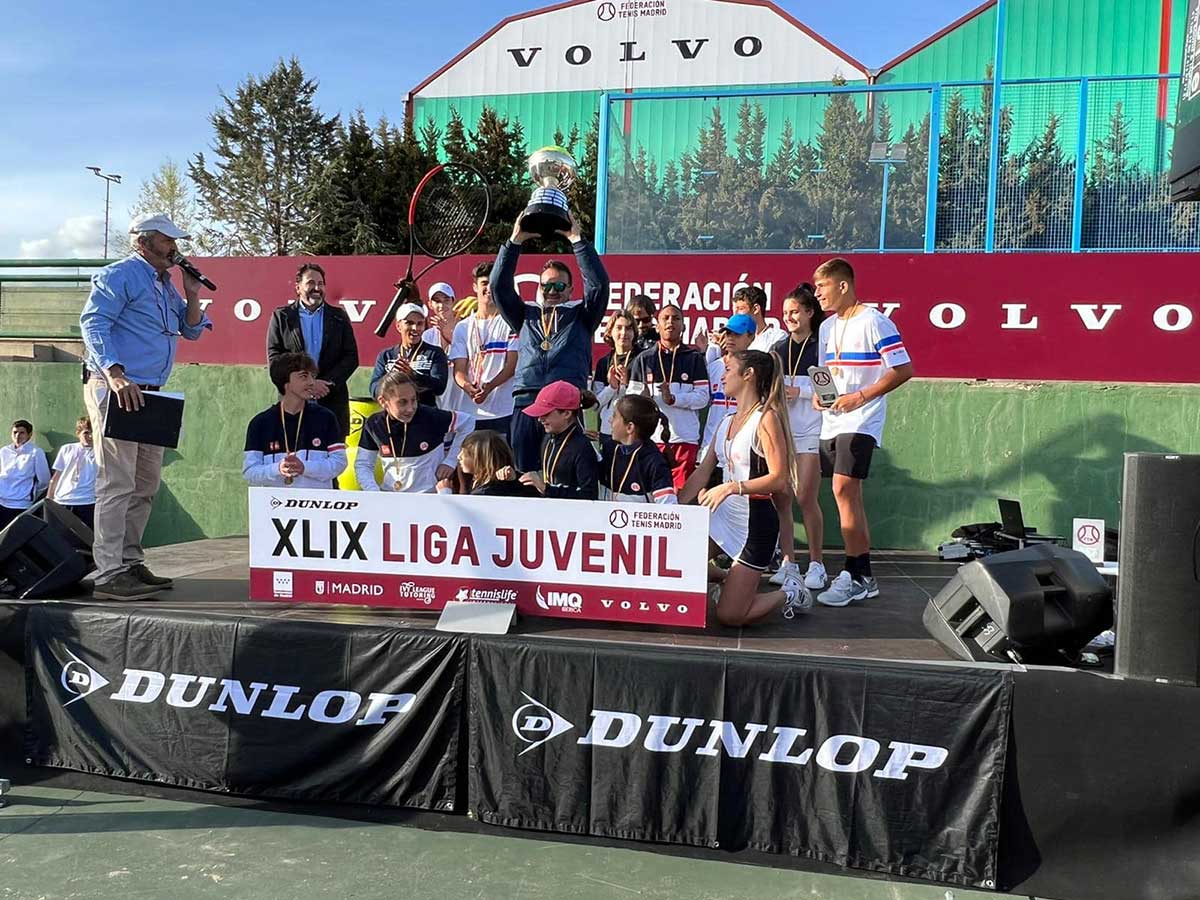 Campeones de la liga juvenil en 1ª división por equipos de la Comunidad de Madrid. Escuela de Alto Rendimiento de Tenis de la UE Campeones de la liga juvenil en 1ª división por equipos de la Comunidad de Madrid. Escuela de Alto Rendimiento de Tenis de la UE