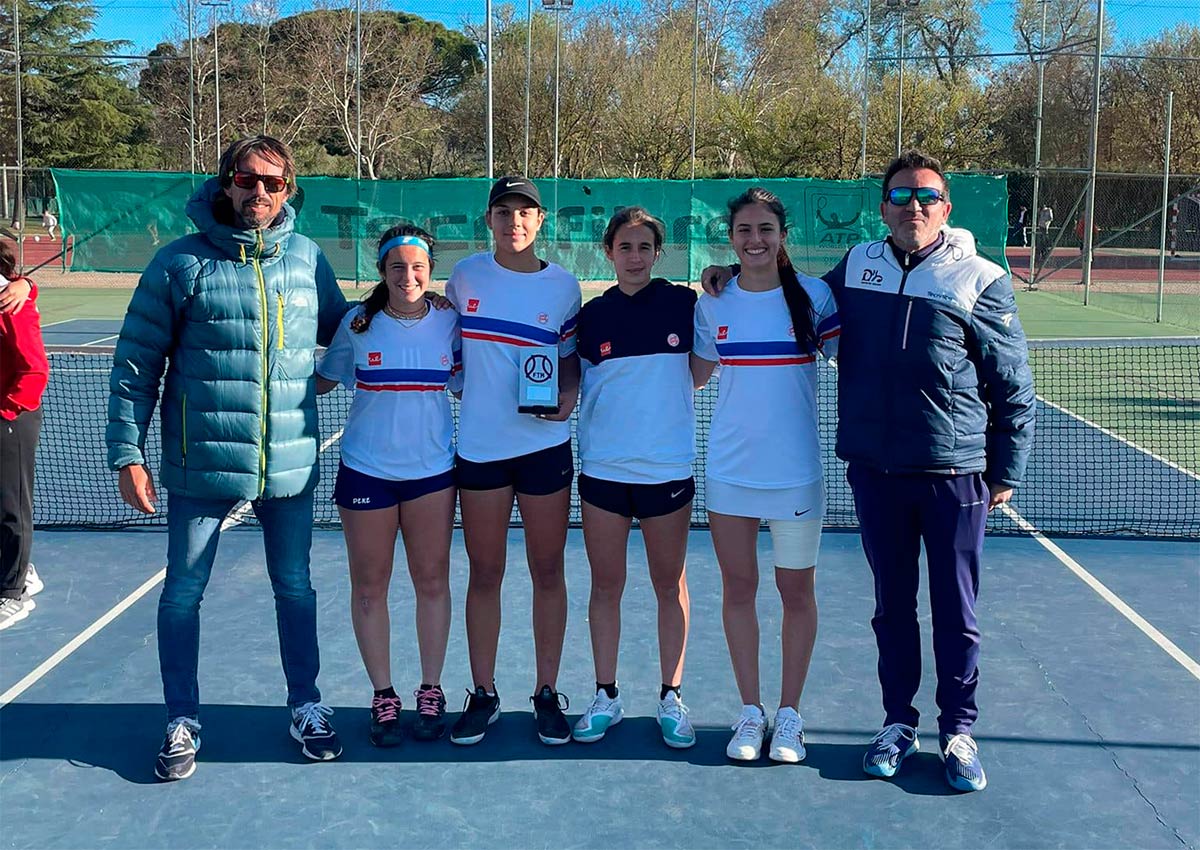 Subcampeonas Cadete en 1ª división por equipos de la Comunidad de Madrid. Escuela de Alto Rendimiento de Tenis de la UE Subcampeonas Cadete en 1ª división por equipos de la Comunidad de Madrid. Escuela de Alto Rendimiento de Tenis de la UE