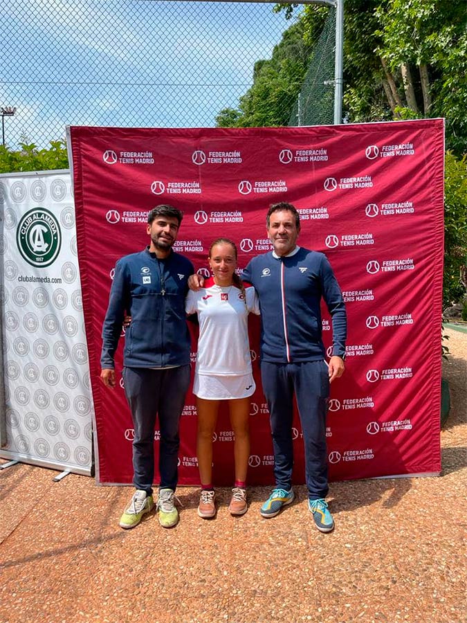 Vega Aguilar, jugadora de la EU, campeona de Madrid 2023 infantil Vega Aguilar, jugadora de la EU, campeona de Madrid 2023 infantil