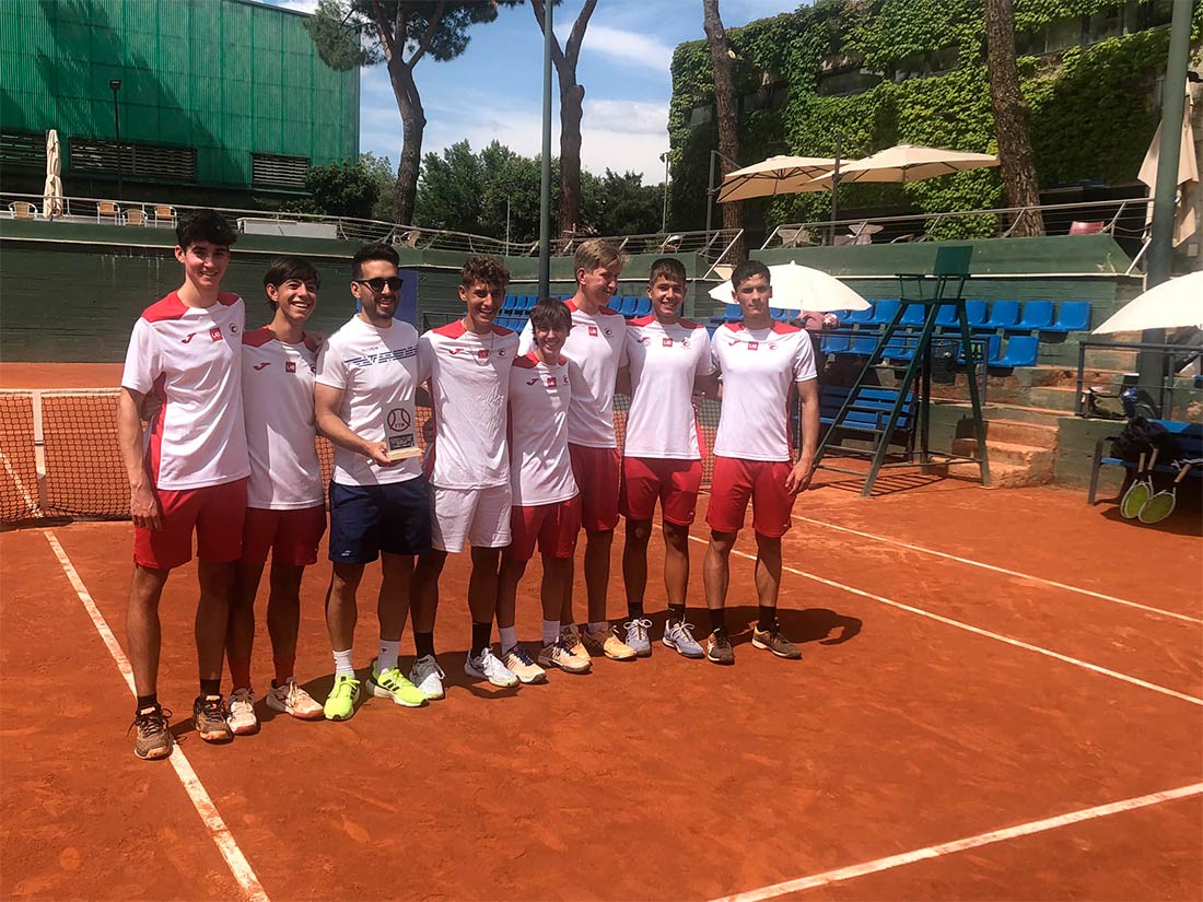 Nuestro equipo junior masculino finalista de Madrid en primera división Nuestro equipo junior masculino finalista de Madrid en primera división