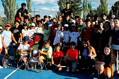 La jugadora Iga Swiatek, número 1 del mundo, visita nuestra escuela