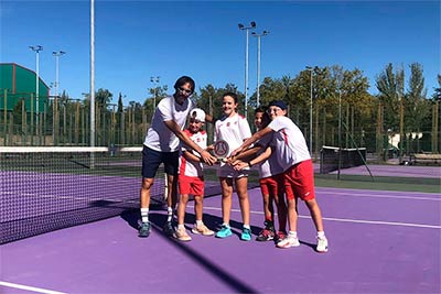 El equipo benjamín de la Escuela de Alto Rendimiento de Tenis UE, campeón de Madrid 2024