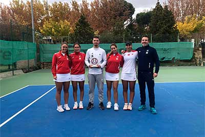 El equipo absoluto femenino de la UE, campeón de Madrid Primera División